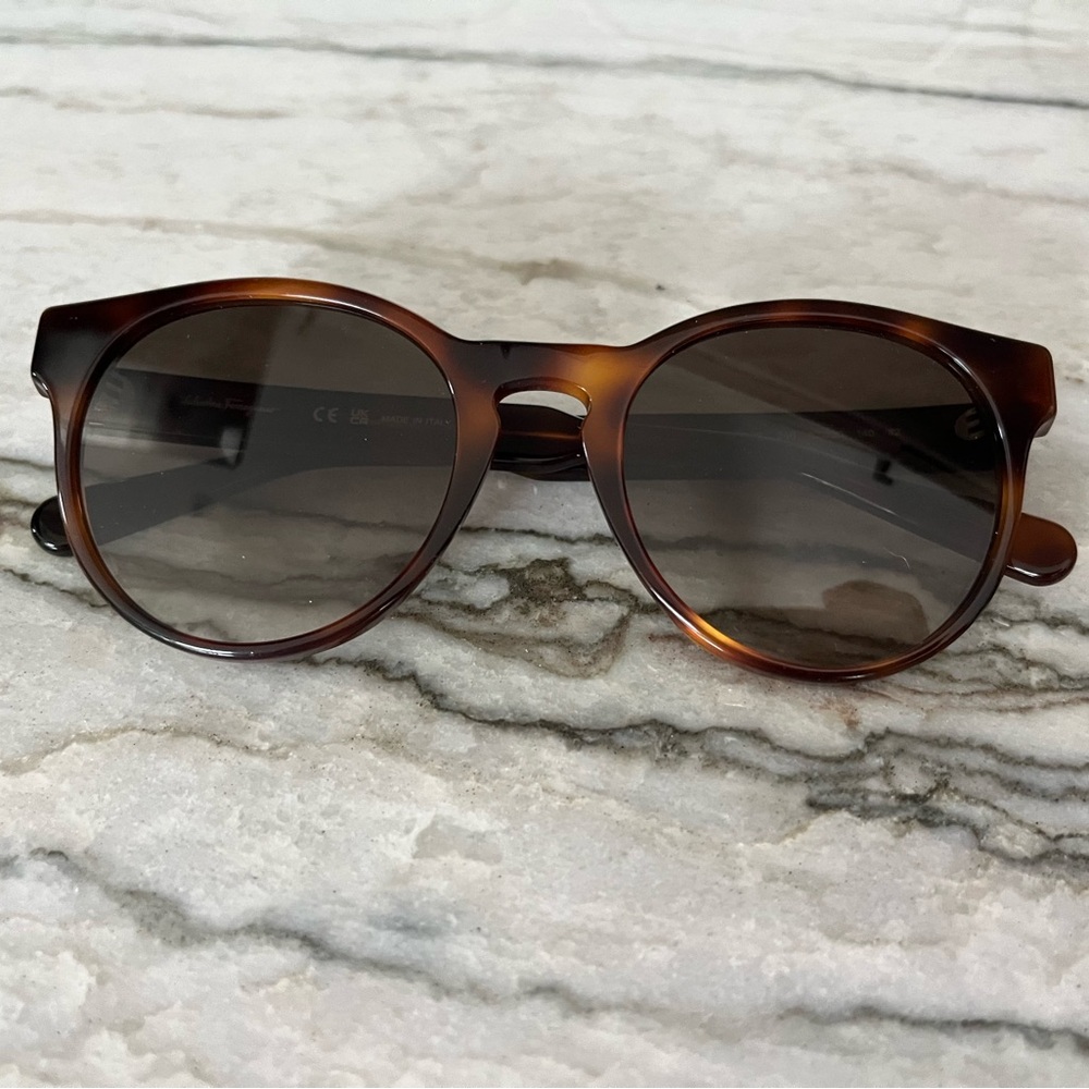 Salvatore Ferragamo SF1068S Sunglasses - Tortoise Brown + Case - Picture 4 of 4